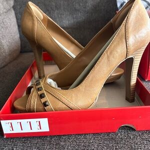 ELLE women’s heels 7.5